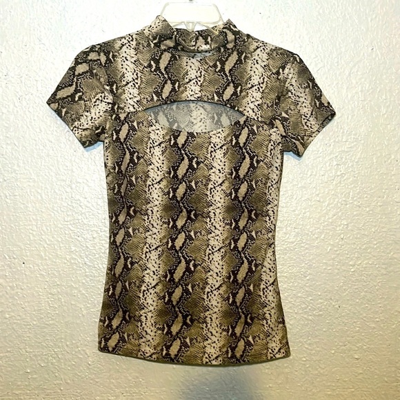 RUE 21 snake skin top with cut out front size small - Picture 1 of 7